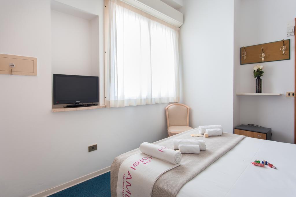 Hotel Ambra Мілано-Маріттіма Номер фото