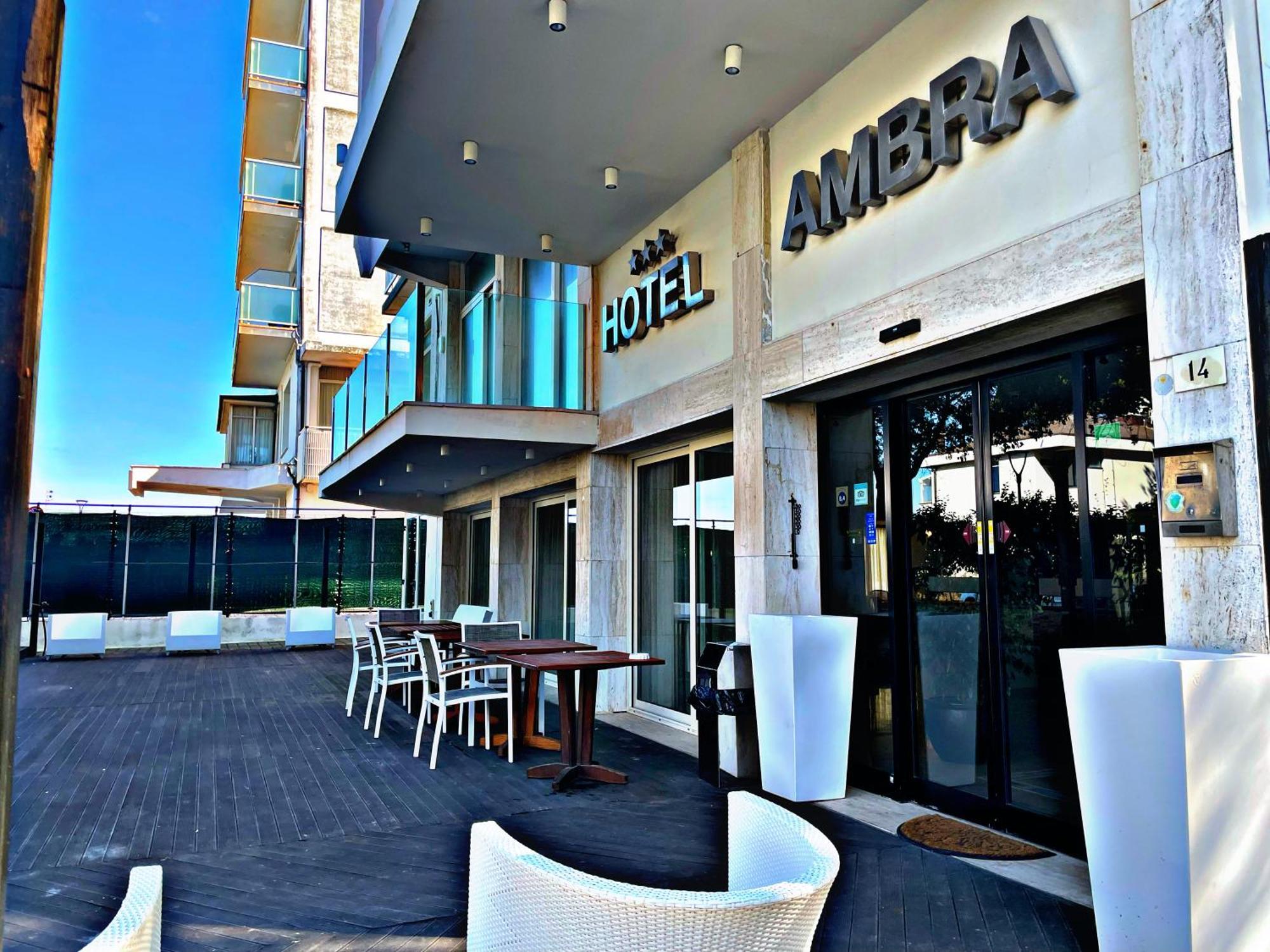Hotel Ambra Мілано-Маріттіма Екстер'єр фото