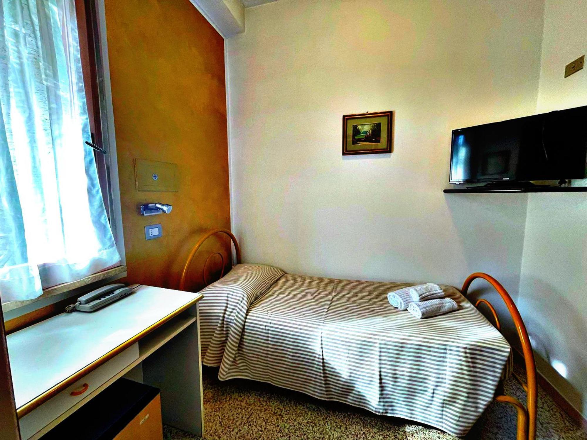 Hotel Ambra Мілано-Маріттіма Екстер'єр фото