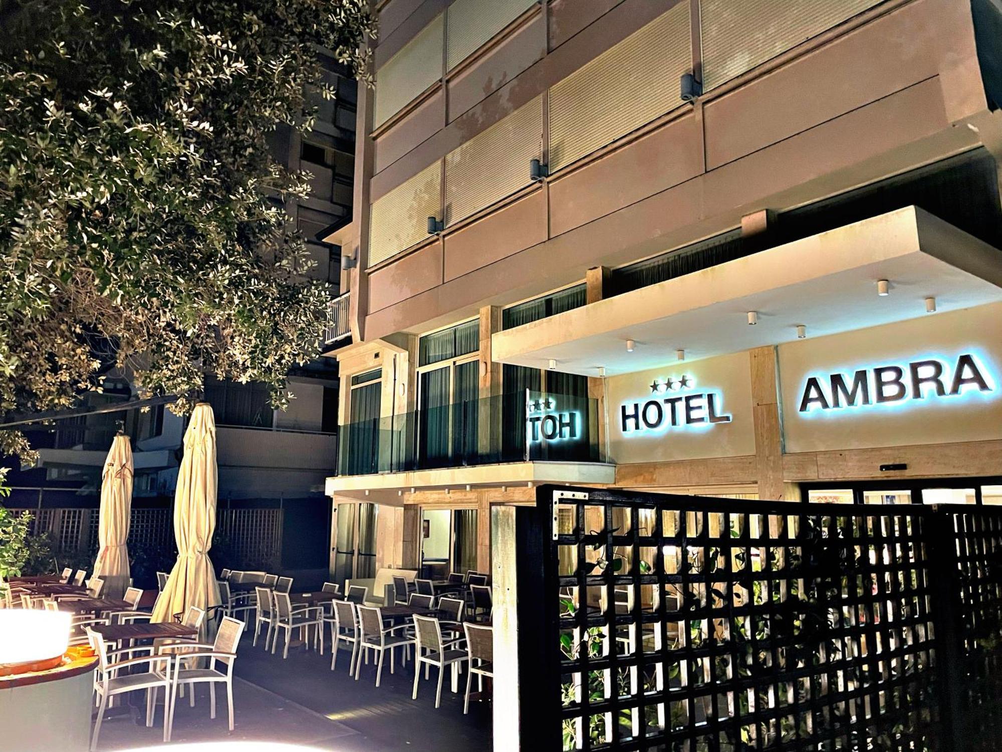 Hotel Ambra Мілано-Маріттіма Екстер'єр фото