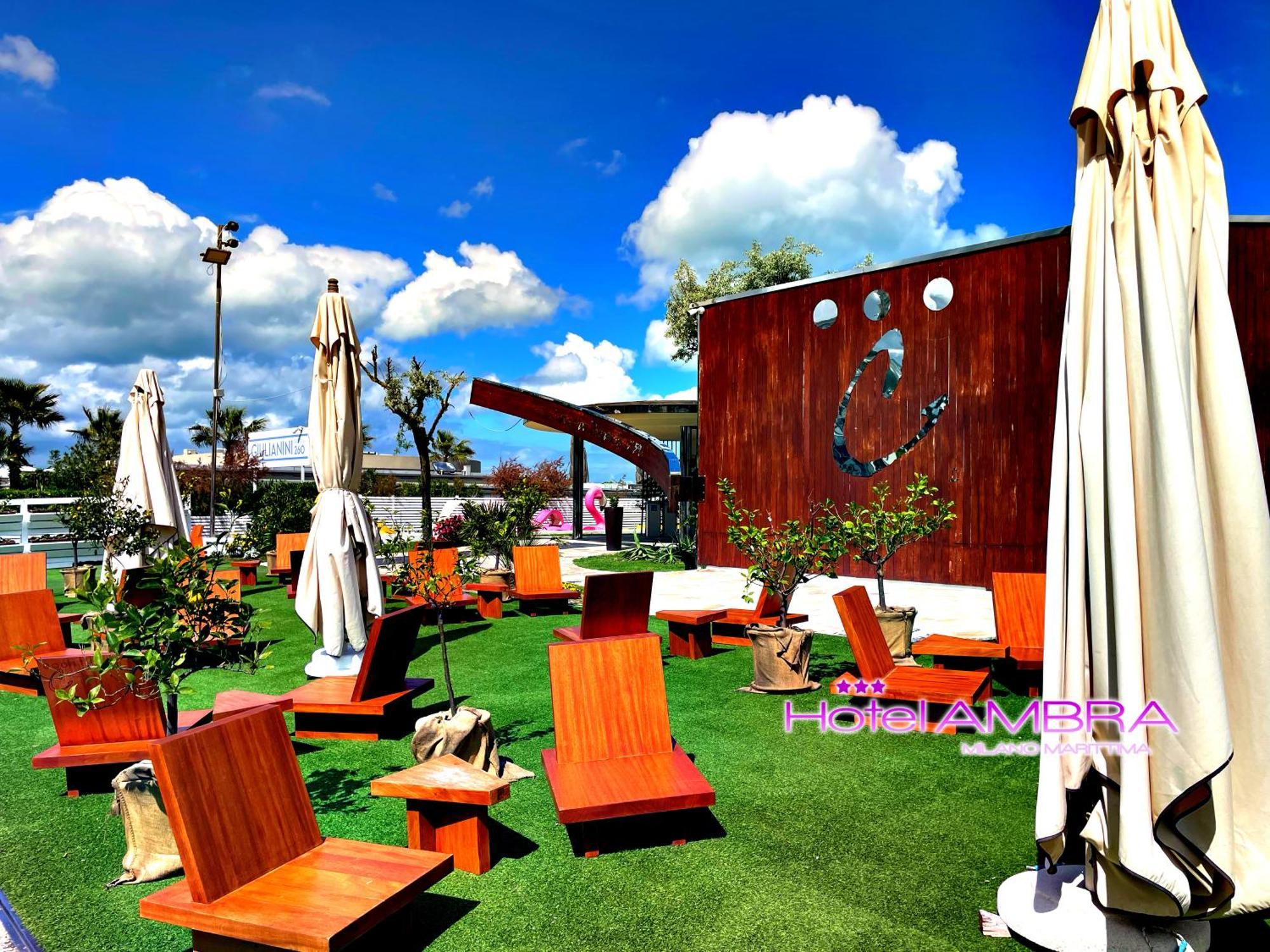 Hotel Ambra Мілано-Маріттіма Екстер'єр фото