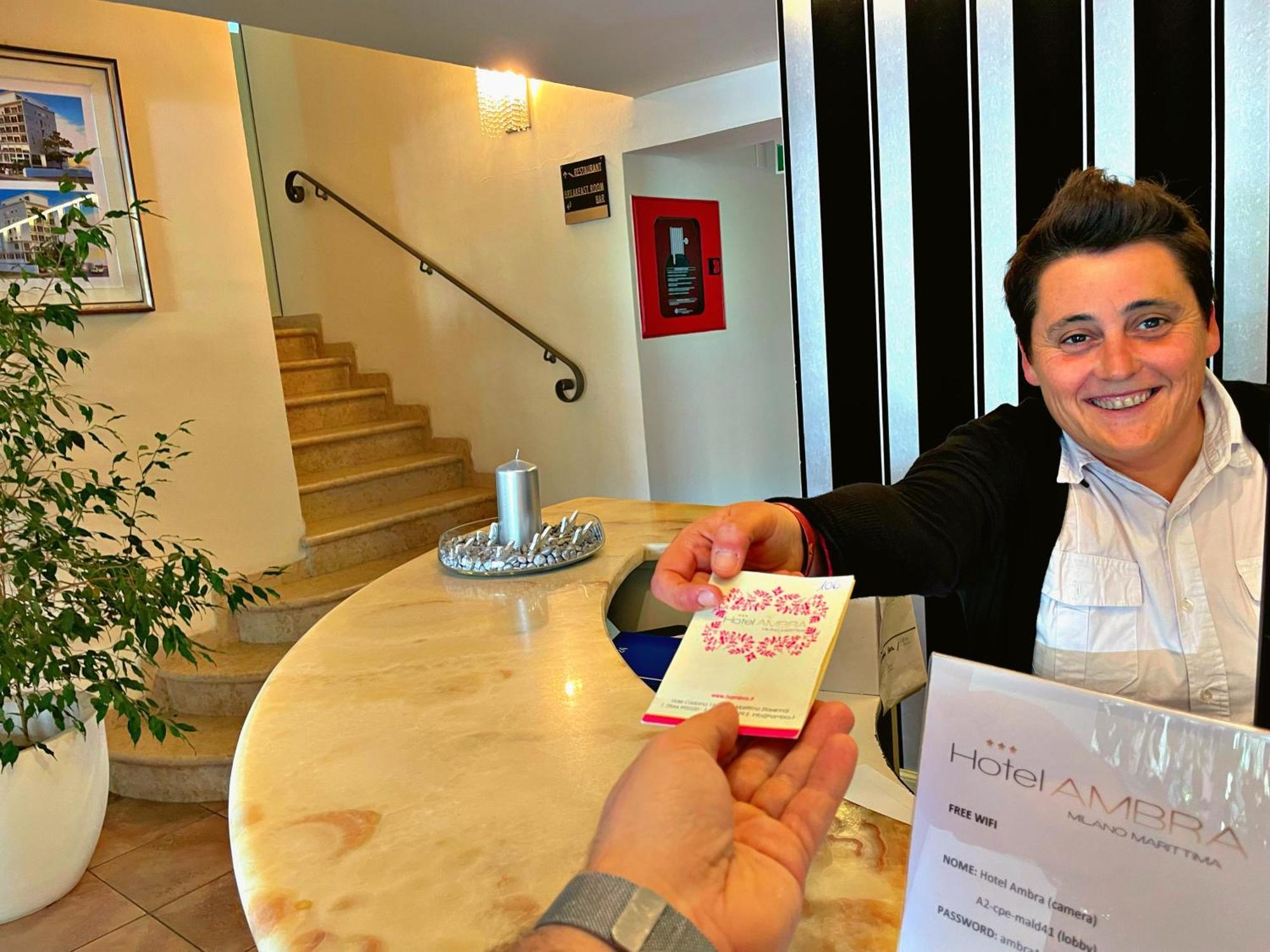 Hotel Ambra Мілано-Маріттіма Екстер'єр фото