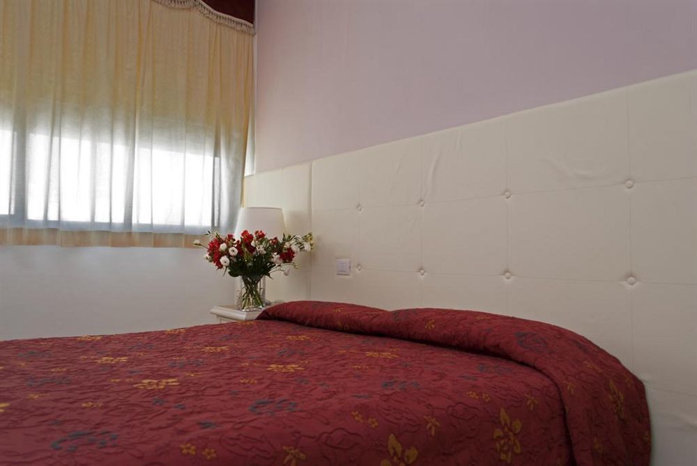 Hotel Ambra Мілано-Маріттіма Екстер'єр фото